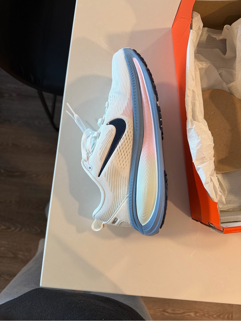 NWT - Size 6.5 Nike Women's White/Blue/Pink ZoomX Cushioned Running Shoe - Picture 3 of 4